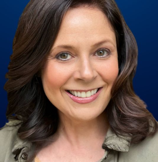 Terri Eichholz headshot