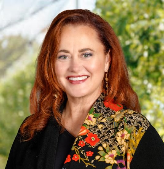 Anna Devere headshot