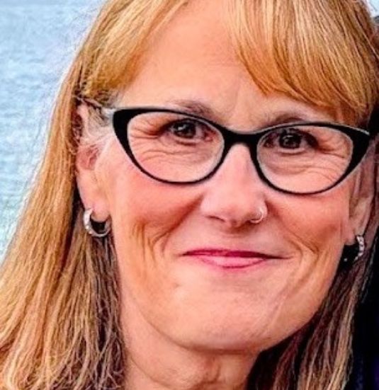 Allison Macksood headshot